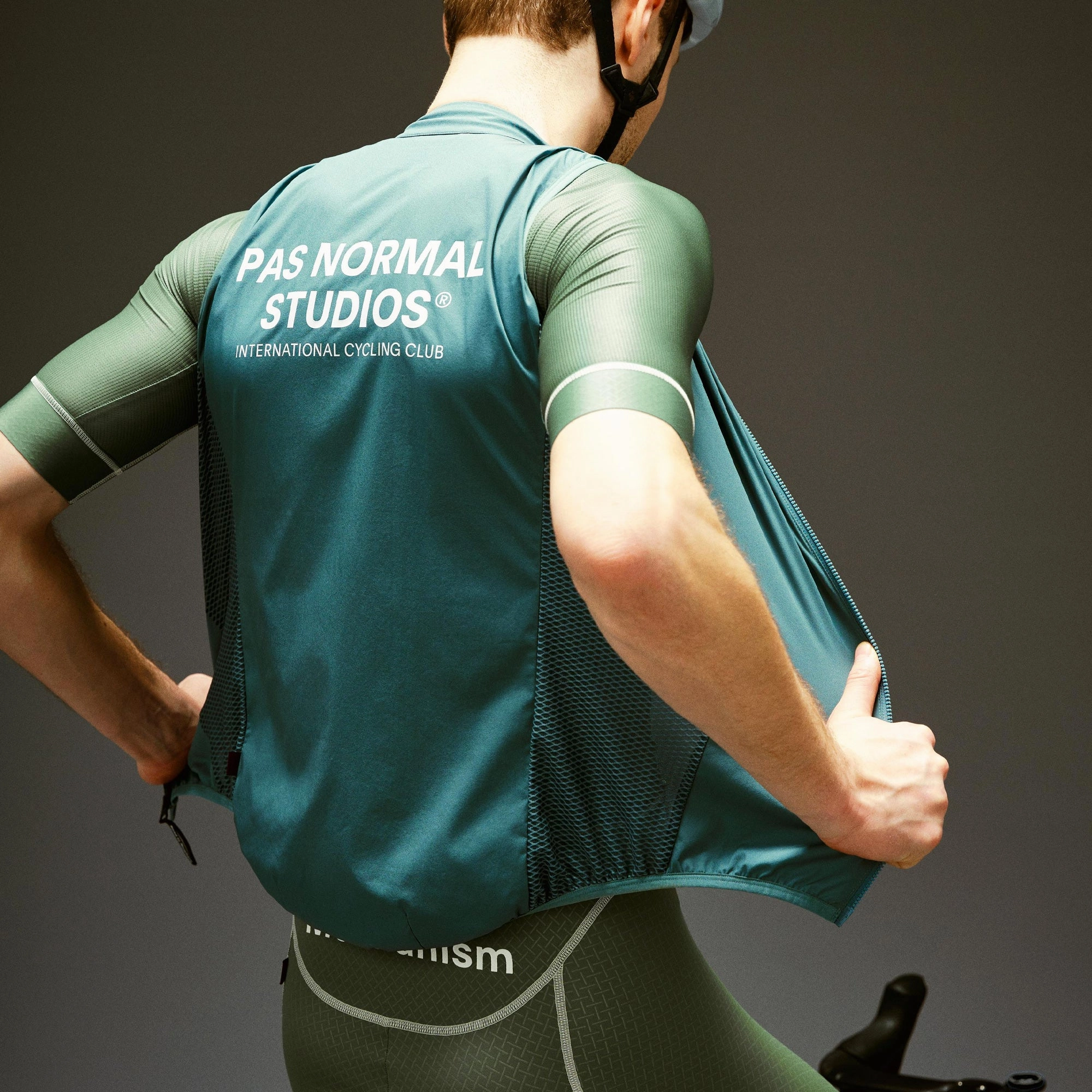 Pas Normal Studios Mechanism Stow Away Vest - Green Grey