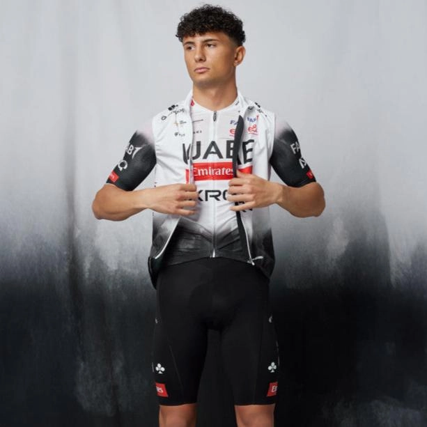 Pissei UAE Team Emirates 2025 vest
