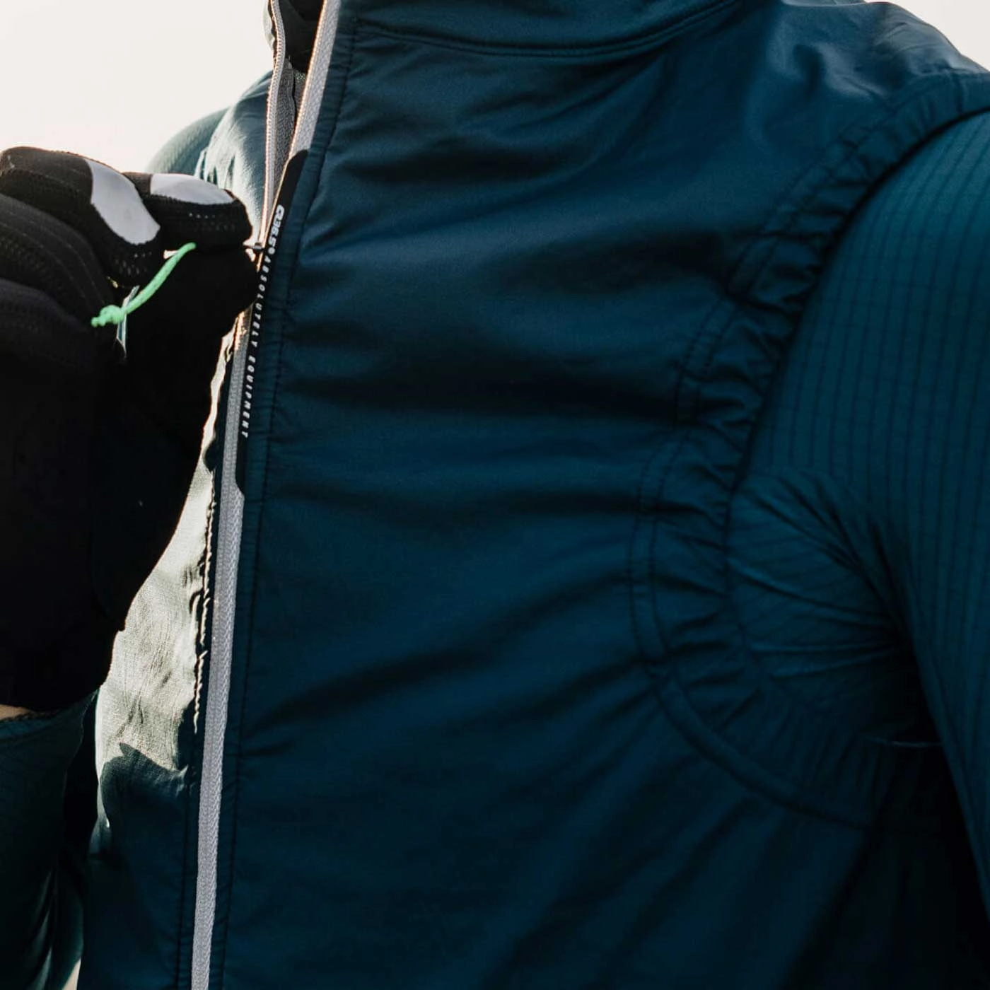 Q36.5 Adventure Insulation wind vest - azul verde