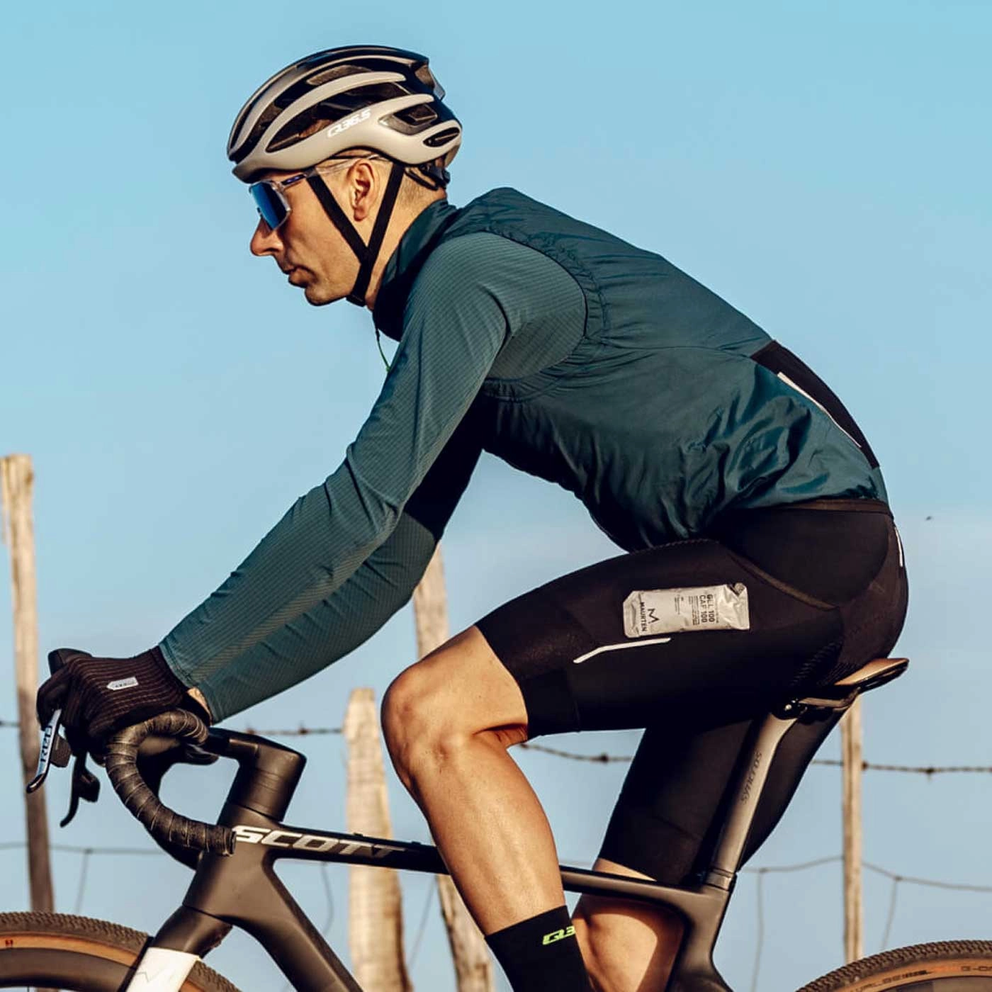 Q36.5 Adventure Insulation wind vest - azul verde