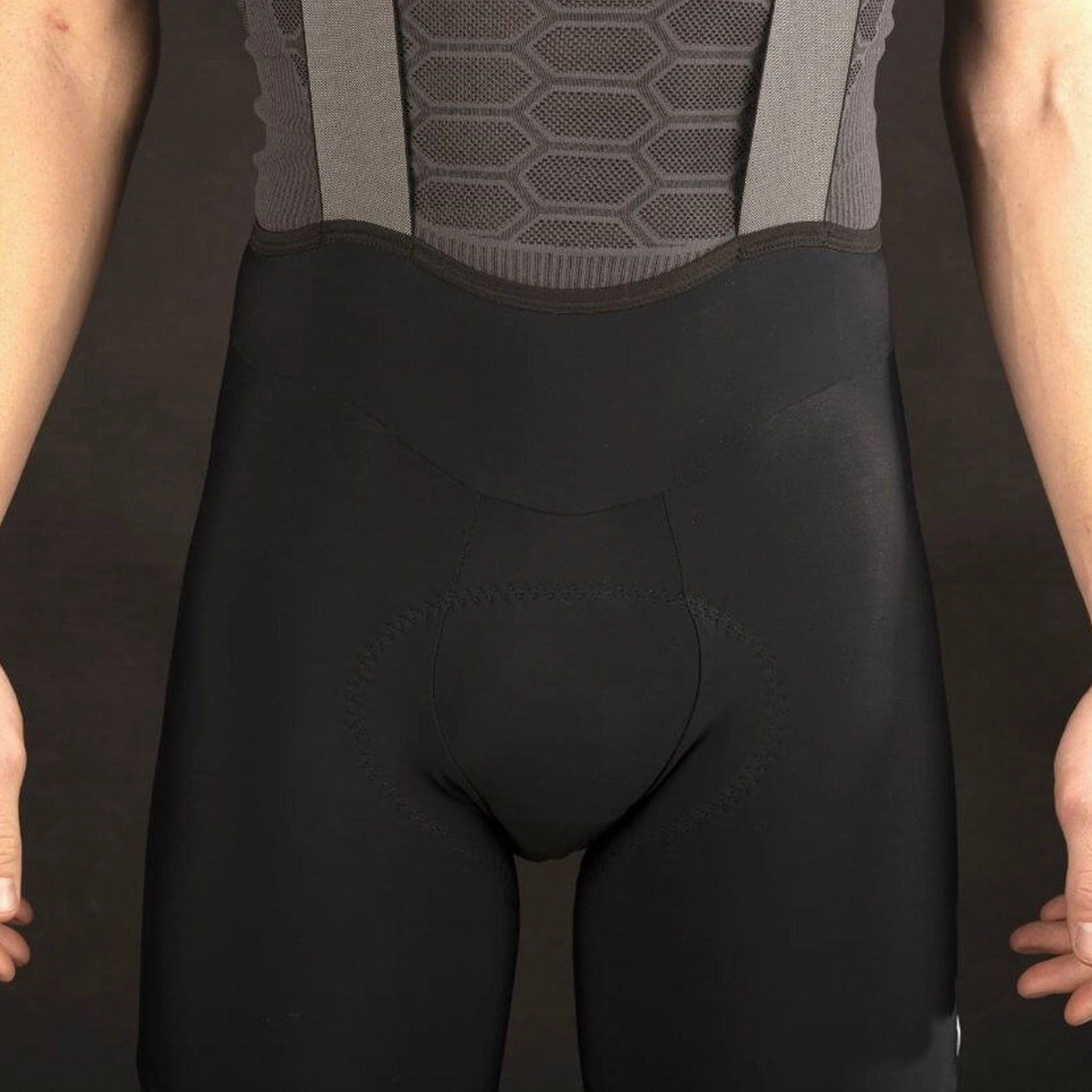 Q36.5 Essential bib short - Black