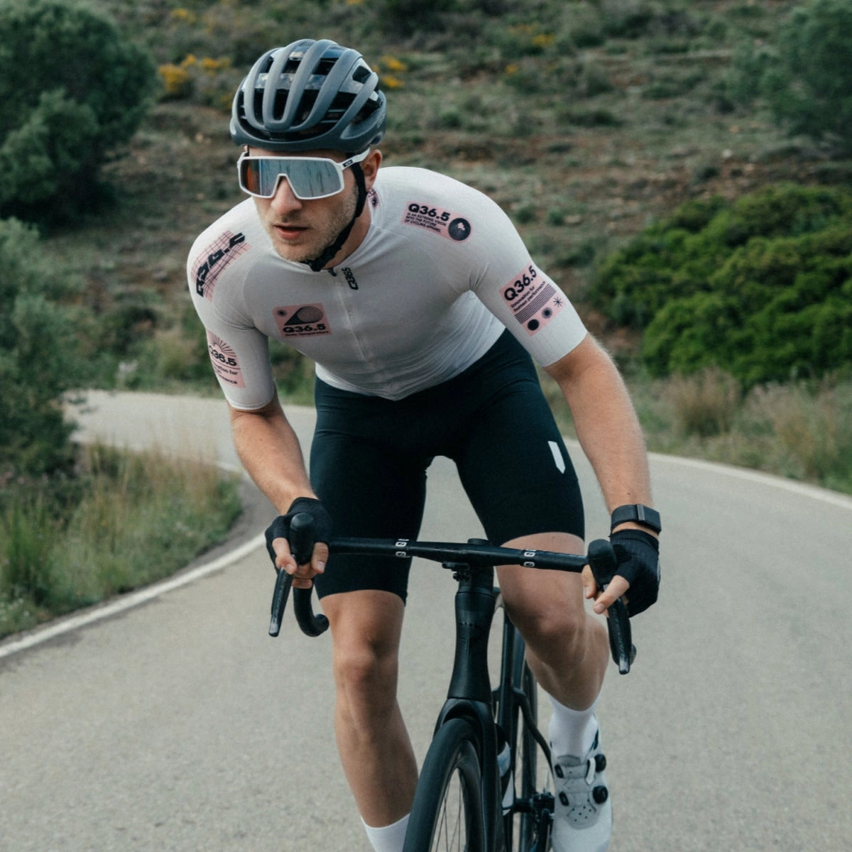 Q36.5 Gregarius Pro bib shorts - Black