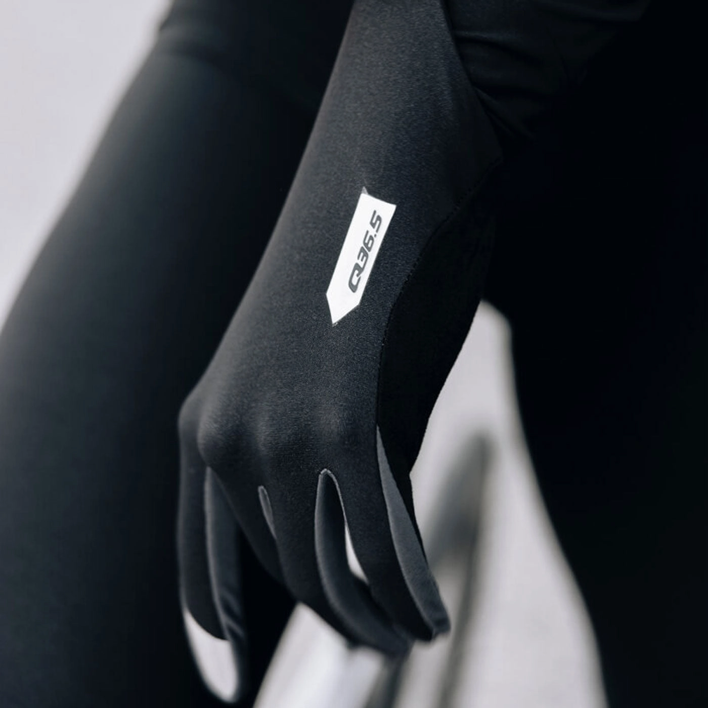 Q36.5 Hybrid Que X gloves - Black