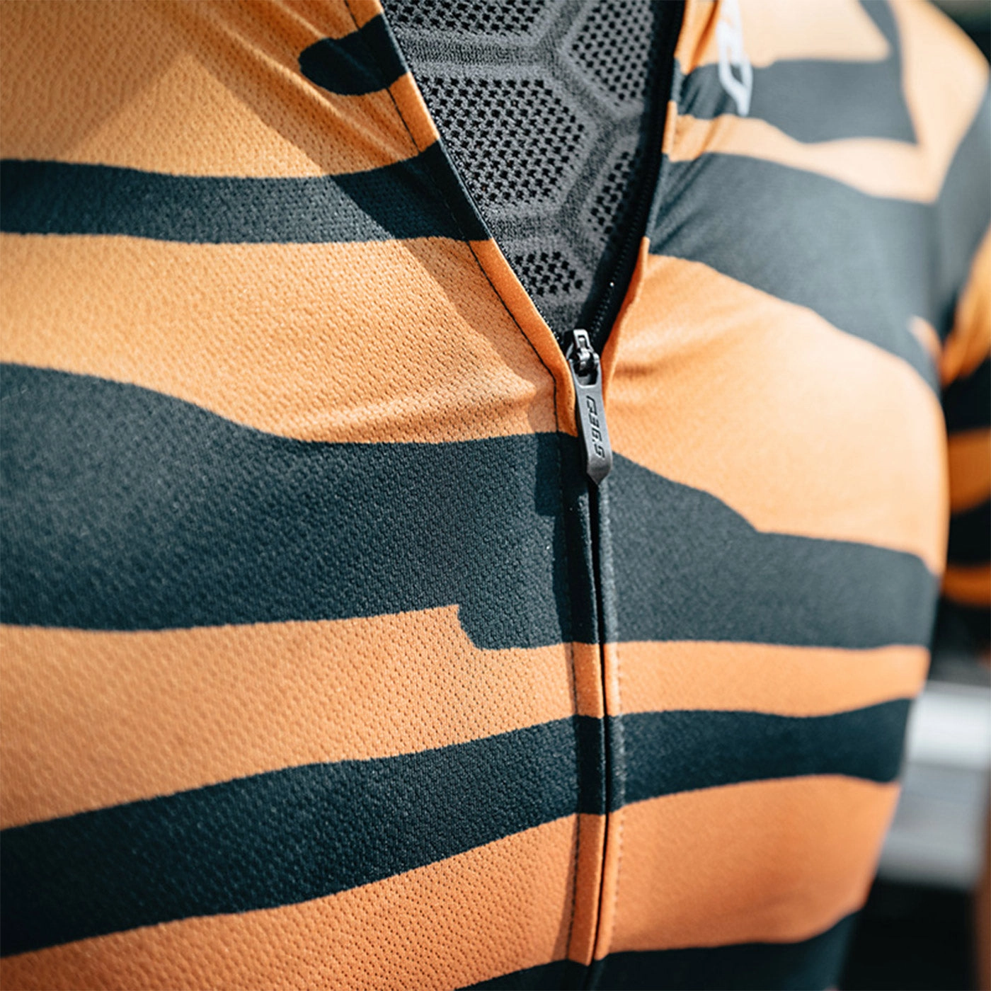 Q36.5 R2 Tiger jersey - Orange
